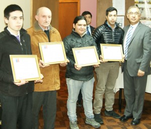Gobernador Entrega certificado guardia de seguridad junio 2015 1.1